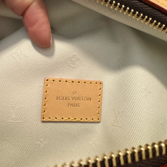 BNWT- Louis Vuitton Highrise MNG crossbody- bumbag - Picture 8 of 16